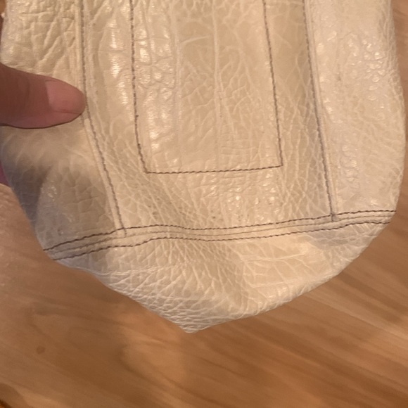 Cream Color hand/shoulder handbag - Picture 7 of 12